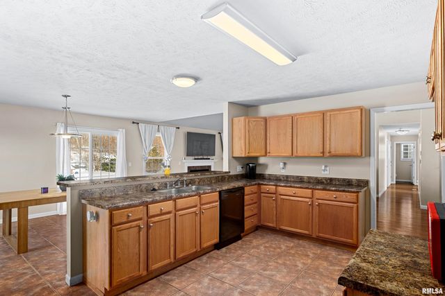 725 W SPRING HOLLOW Lane, Peoria, IL 61605