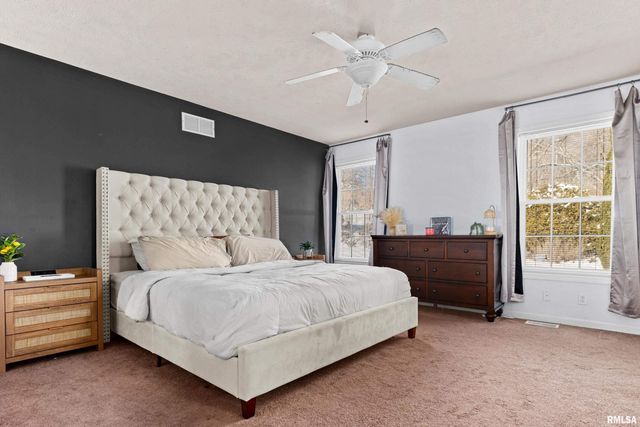 725 W SPRING HOLLOW Lane, Peoria, IL 61605