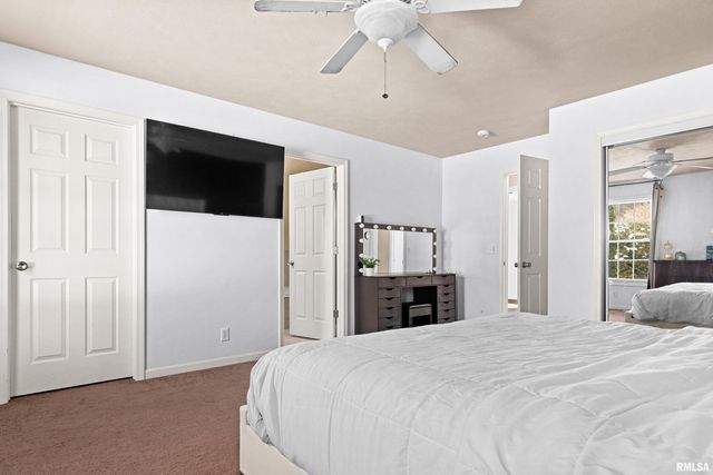 725 W SPRING HOLLOW Lane, Peoria, IL 61605