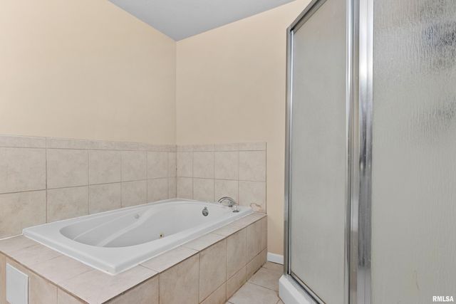 725 W SPRING HOLLOW Lane, Peoria, IL 61605