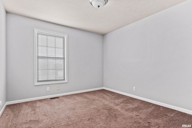 725 W SPRING HOLLOW Lane, Peoria, IL 61605