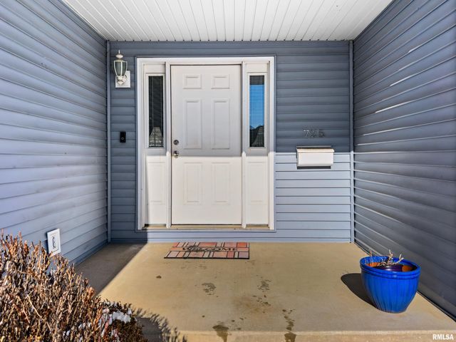 725 W SPRING HOLLOW Lane, Peoria, IL 61605