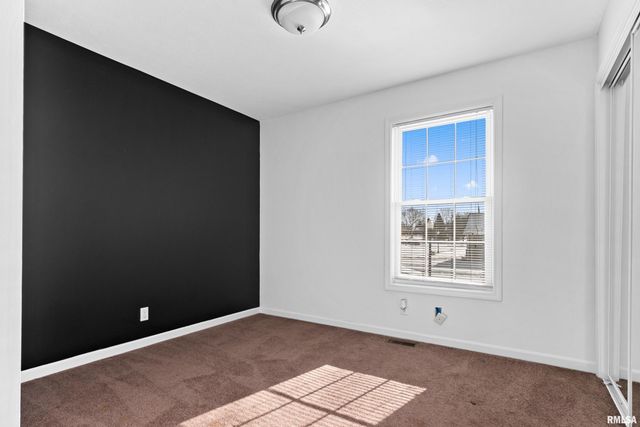 725 W SPRING HOLLOW Lane, Peoria, IL 61605