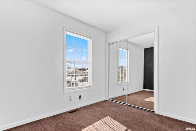 725 W SPRING HOLLOW Lane, Peoria, IL 61605