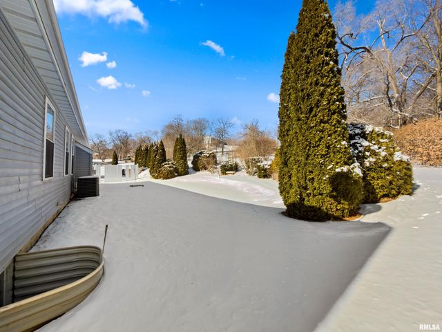 725 W SPRING HOLLOW Lane, Peoria, IL 61605