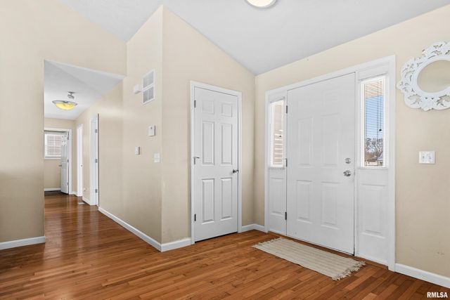 725 W SPRING HOLLOW Lane, Peoria, IL 61605