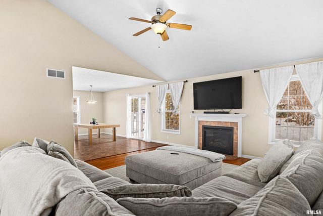 725 W SPRING HOLLOW Lane, Peoria, IL 61605