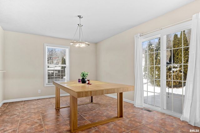 725 W SPRING HOLLOW Lane, Peoria, IL 61605