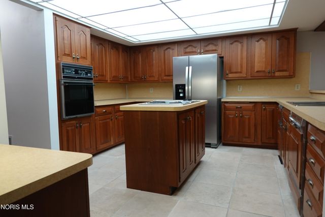1677 Wyandotte Boulevard, Maumee, OH 43537