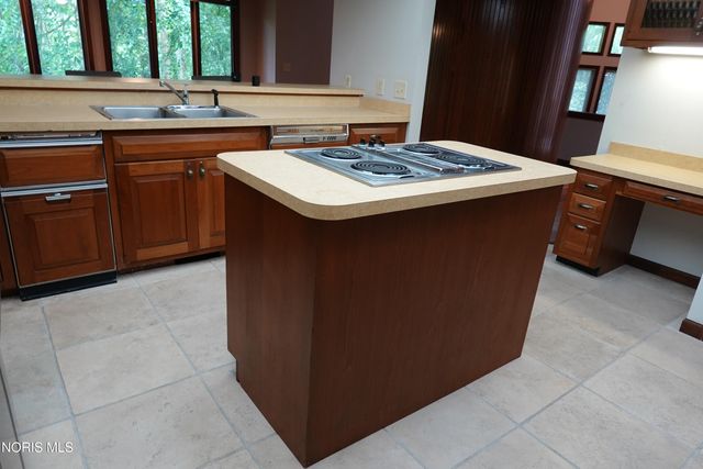 1677 Wyandotte Boulevard, Maumee, OH 43537