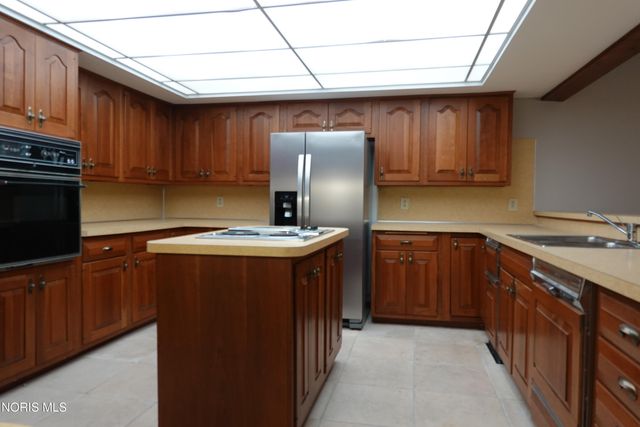 1677 Wyandotte Boulevard, Maumee, OH 43537