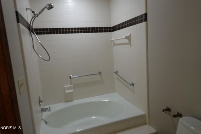 1677 Wyandotte Boulevard, Maumee, OH 43537