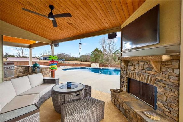 9131 Highway 16, Senoia, GA 30276