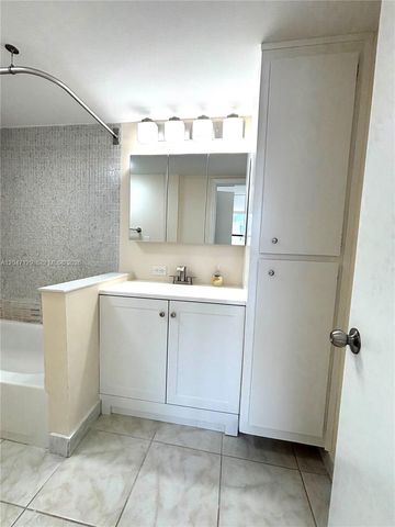 17011 N Bay Road 1018, Sunny Isles Beach, FL 33160
