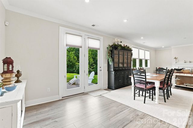 220 E Warfield Drive, Mooresville, NC 28115