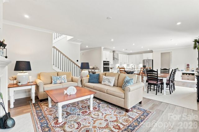 220 E Warfield Drive, Mooresville, NC 28115