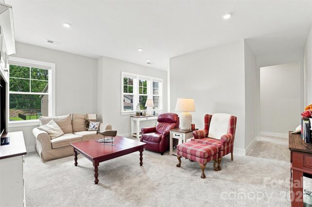 220 E Warfield Drive, Mooresville, NC 28115