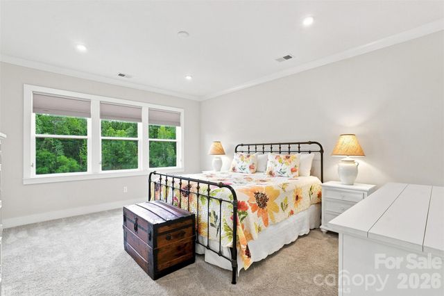 220 E Warfield Drive, Mooresville, NC 28115