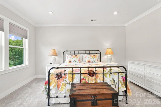 220 E Warfield Drive, Mooresville, NC 28115