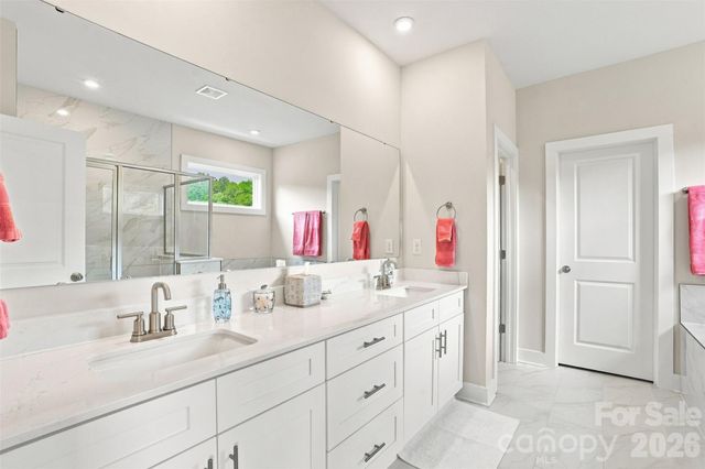 220 E Warfield Drive, Mooresville, NC 28115