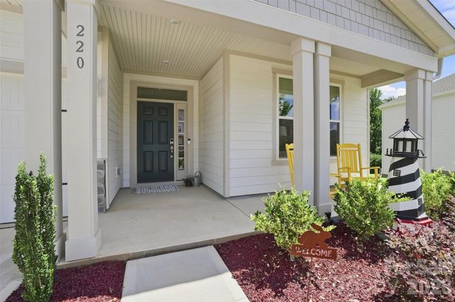 220 E Warfield Drive, Mooresville, NC 28115