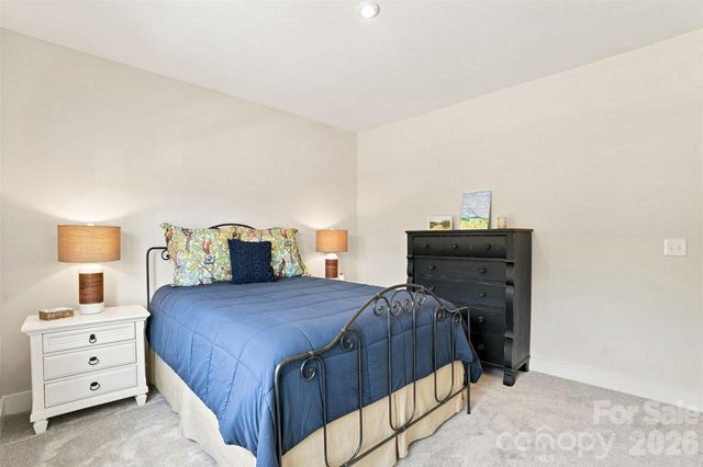 220 E Warfield Drive, Mooresville, NC 28115