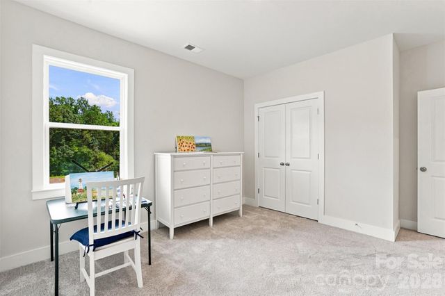 220 E Warfield Drive, Mooresville, NC 28115