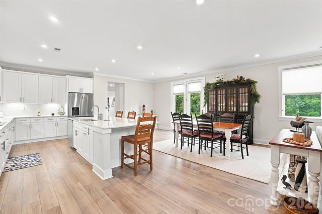 220 E Warfield Drive, Mooresville, NC 28115