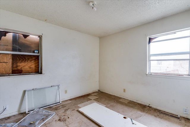 1614 E Del Mar St, Wichita, KS 67216