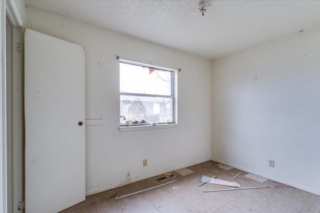 1614 E Del Mar St, Wichita, KS 67216