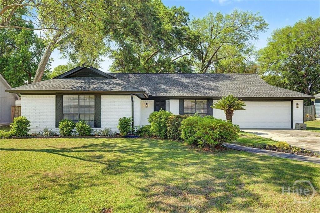 Image 1 of property listing at 13 N Nicholson Circle, Savannah, GA 31419