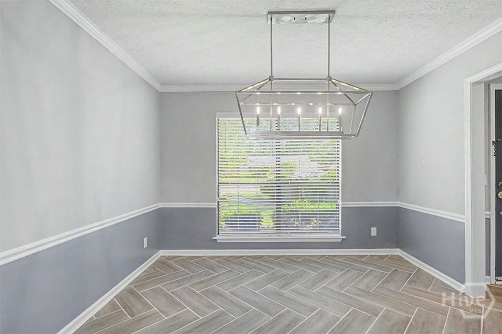 Image 11 of property listing at 13 N Nicholson Circle, Savannah, GA 31419