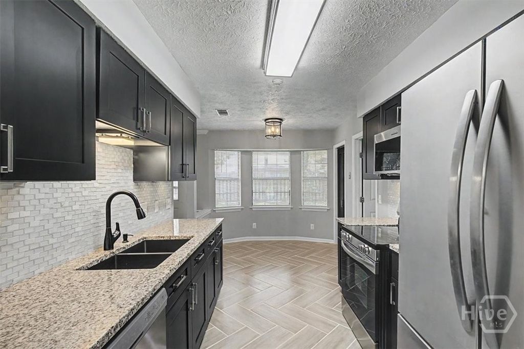 Image 12 of property listing at 13 N Nicholson Circle, Savannah, GA 31419