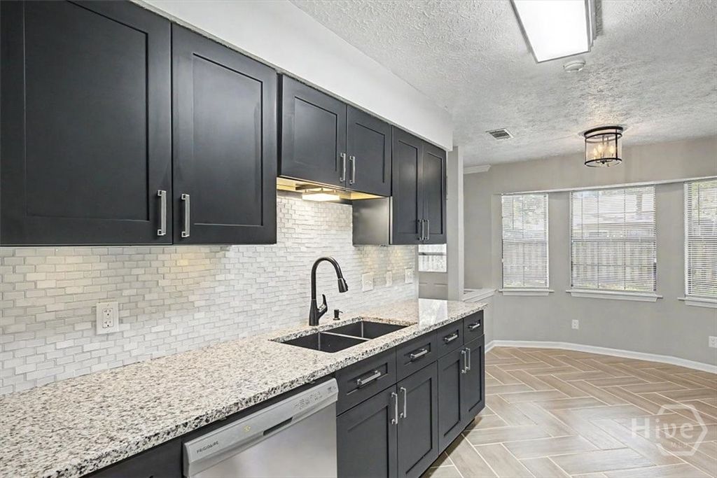 Image 13 of property listing at 13 N Nicholson Circle, Savannah, GA 31419