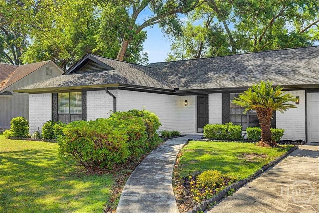 Image 2 of property listing at 13 N Nicholson Circle, Savannah, GA 31419