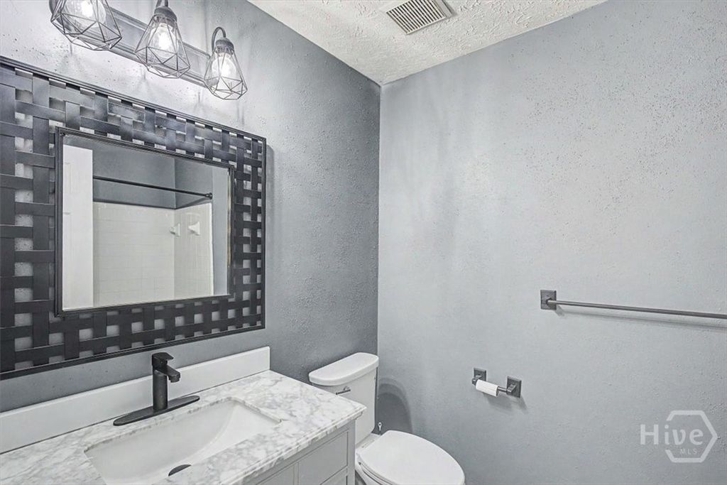 Image 22 of property listing at 13 N Nicholson Circle, Savannah, GA 31419