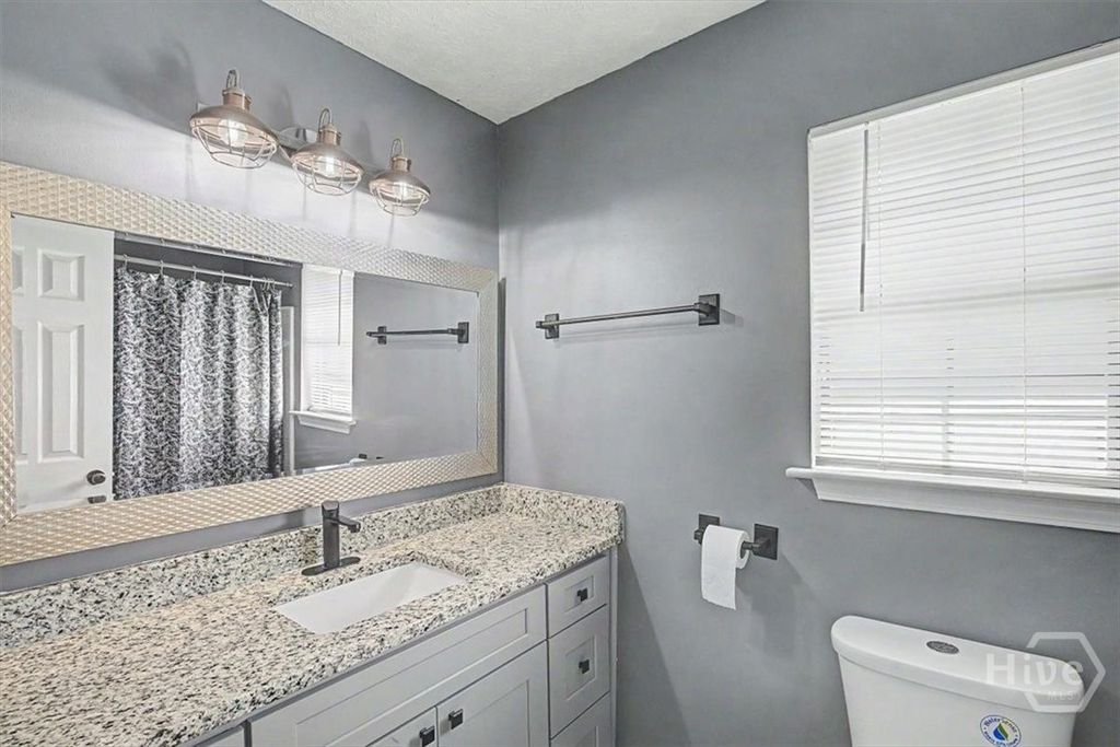 Image 25 of property listing at 13 N Nicholson Circle, Savannah, GA 31419