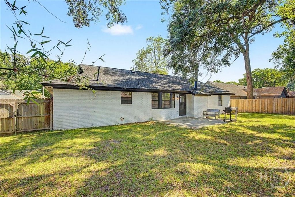 Image 26 of property listing at 13 N Nicholson Circle, Savannah, GA 31419