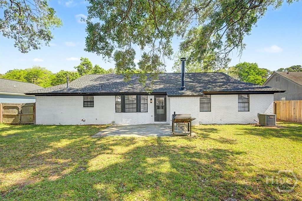 Image 27 of property listing at 13 N Nicholson Circle, Savannah, GA 31419