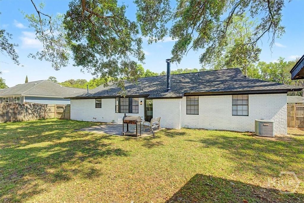 Image 28 of property listing at 13 N Nicholson Circle, Savannah, GA 31419