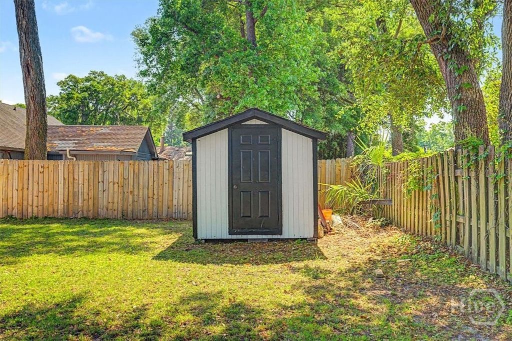 Image 29 of property listing at 13 N Nicholson Circle, Savannah, GA 31419