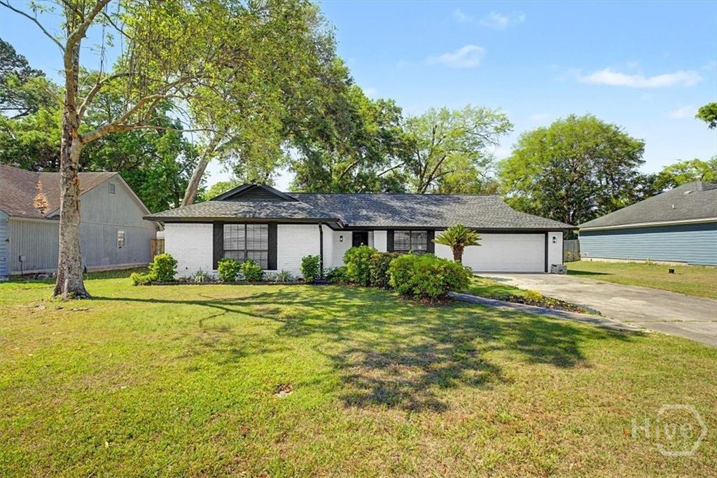 Image 30 of property listing at 13 N Nicholson Circle, Savannah, GA 31419