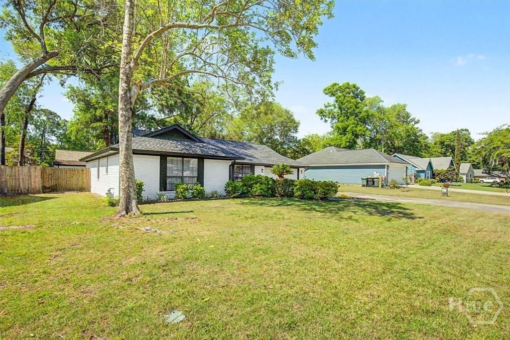 Image 31 of property listing at 13 N Nicholson Circle, Savannah, GA 31419