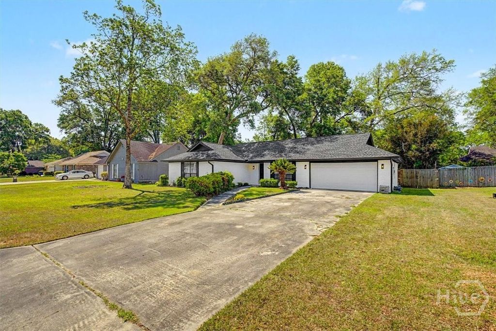 Image 32 of property listing at 13 N Nicholson Circle, Savannah, GA 31419