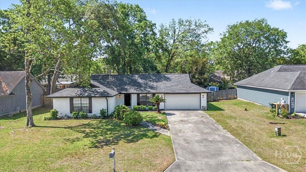 Image 33 of property listing at 13 N Nicholson Circle, Savannah, GA 31419