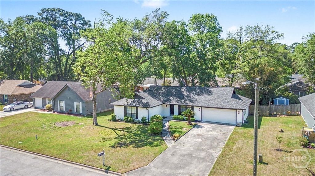Image 34 of property listing at 13 N Nicholson Circle, Savannah, GA 31419