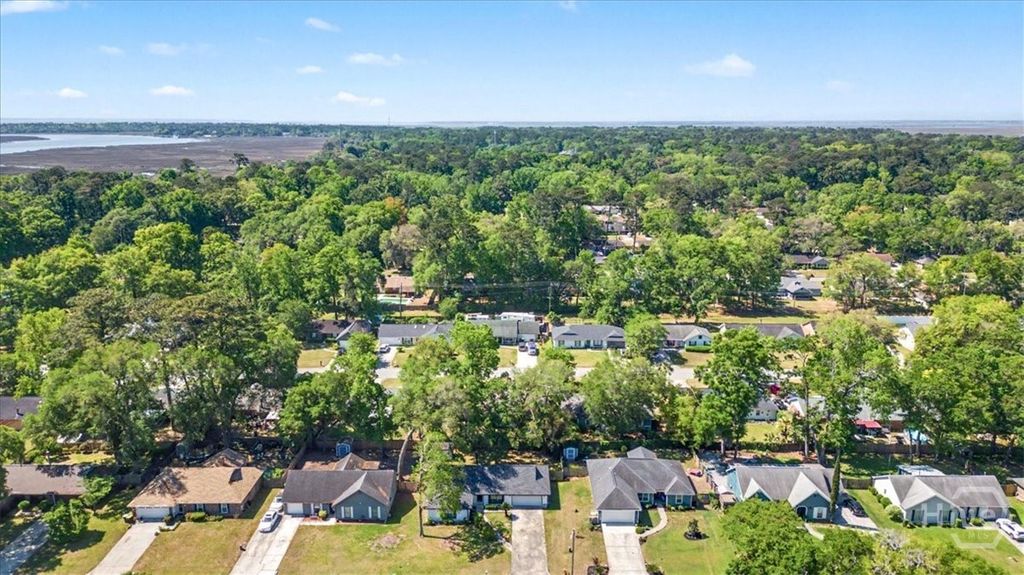 Image 36 of property listing at 13 N Nicholson Circle, Savannah, GA 31419