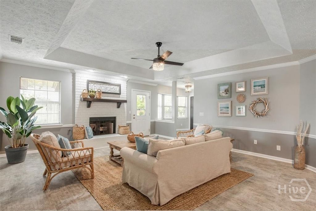 Image 7 of property listing at 13 N Nicholson Circle, Savannah, GA 31419