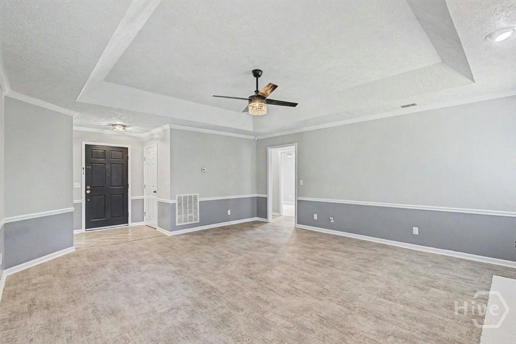 Image 8 of property listing at 13 N Nicholson Circle, Savannah, GA 31419