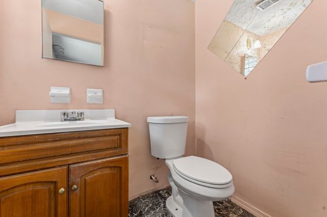 9 Lynnwood Ave, Swansea, MA 02777